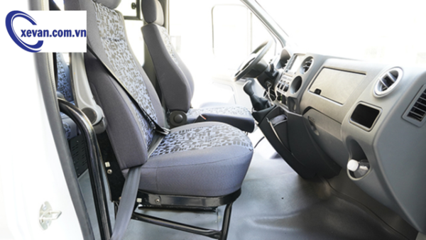 Nội thất bên trong xe tải van Gaz 6 chỗ 590kg