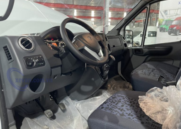 Nội thất tiện nghi bên trong xe